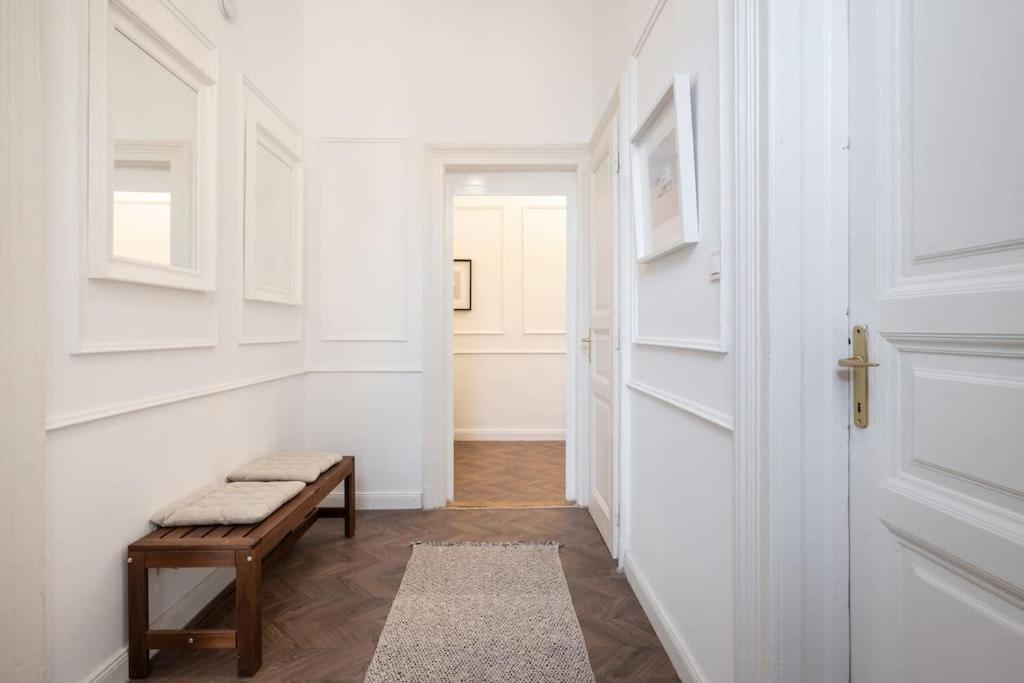 Stylish Apartment In The City Center Budapeste Exterior foto