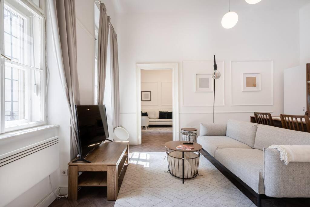 Stylish Apartment In The City Center Budapeste Exterior foto