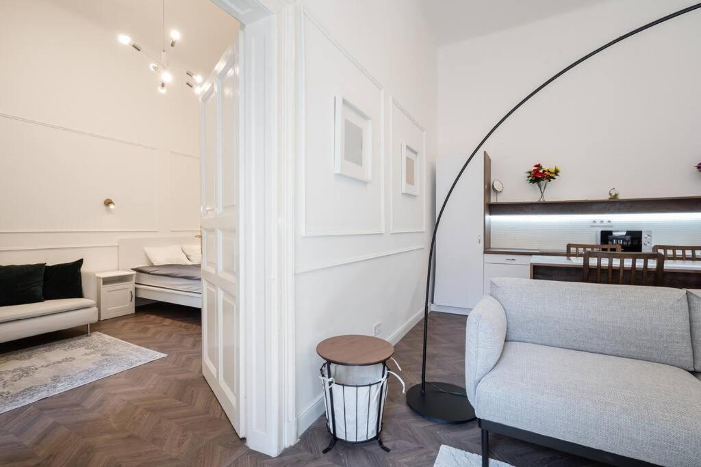 Stylish Apartment In The City Center Budapeste Exterior foto